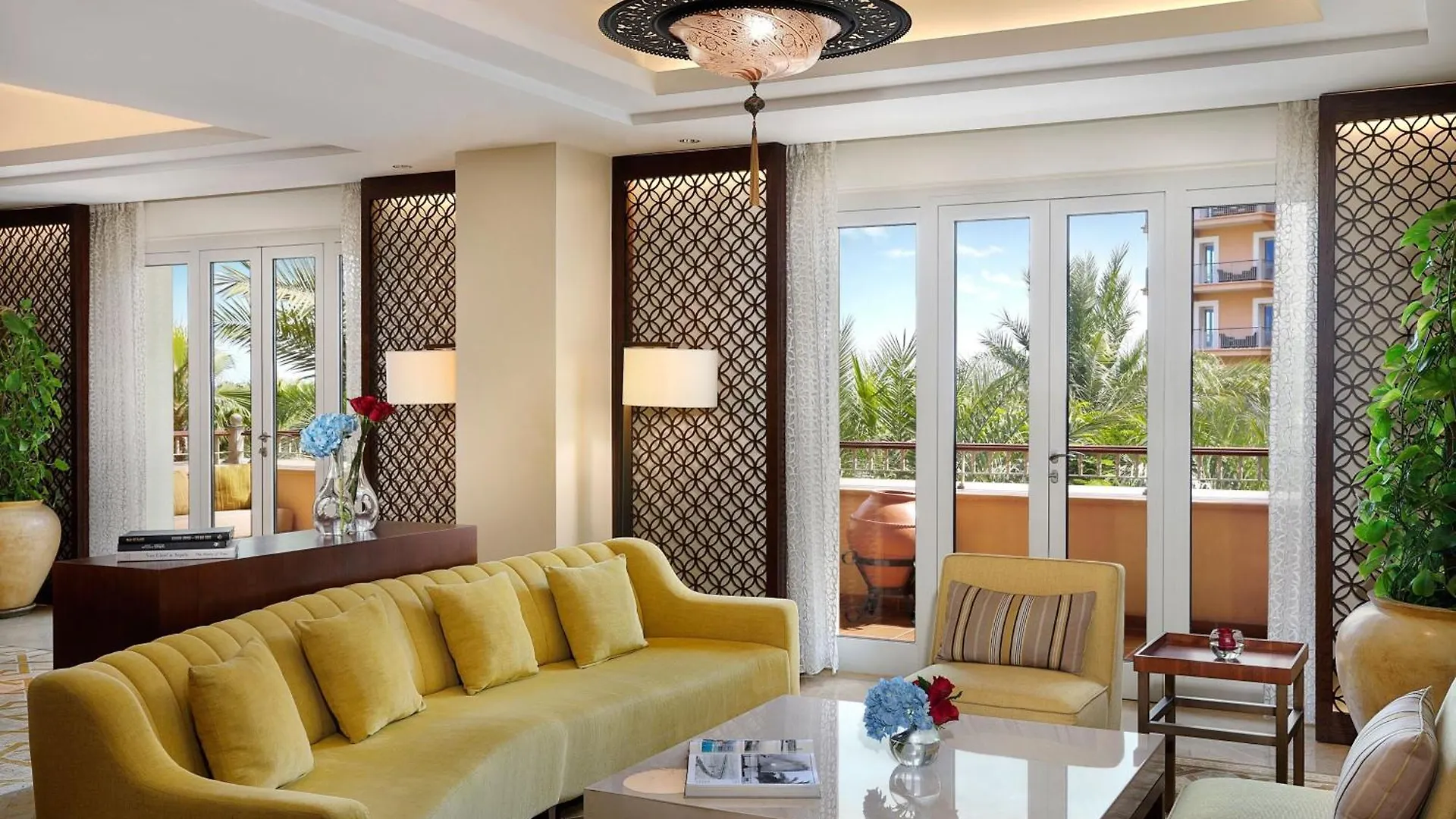 Resort The Ritz-Carlton, Dubai Hotel
