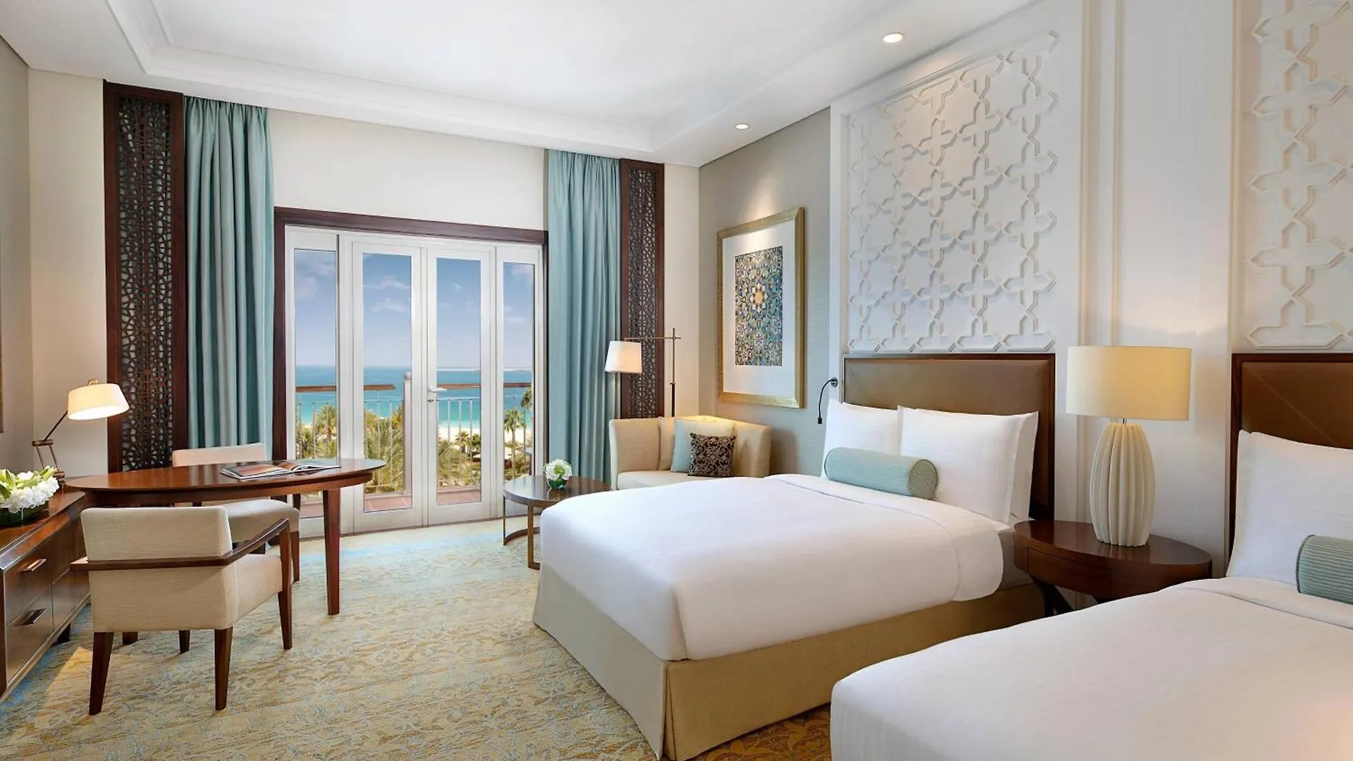 Resort The Ritz-Carlton, Dubai Hotel