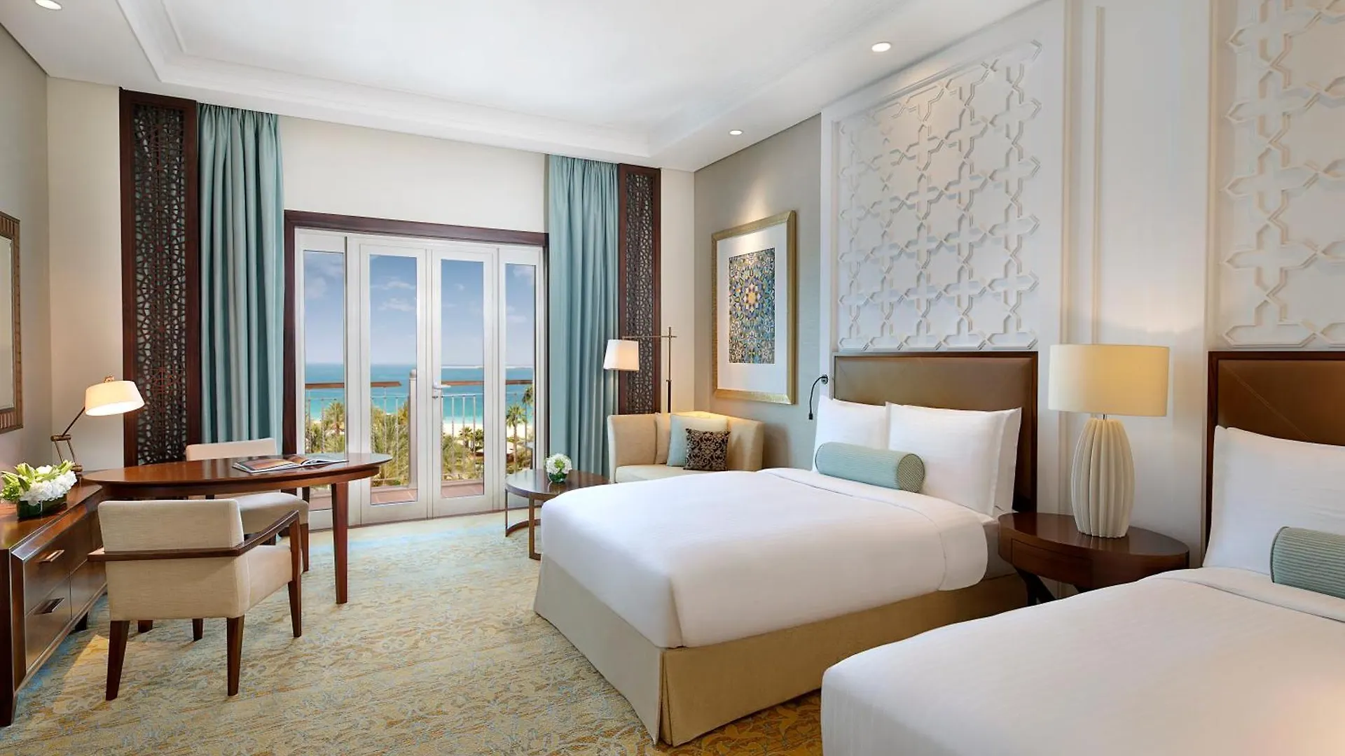 Resort The Ritz-Carlton, Dubai Hotel