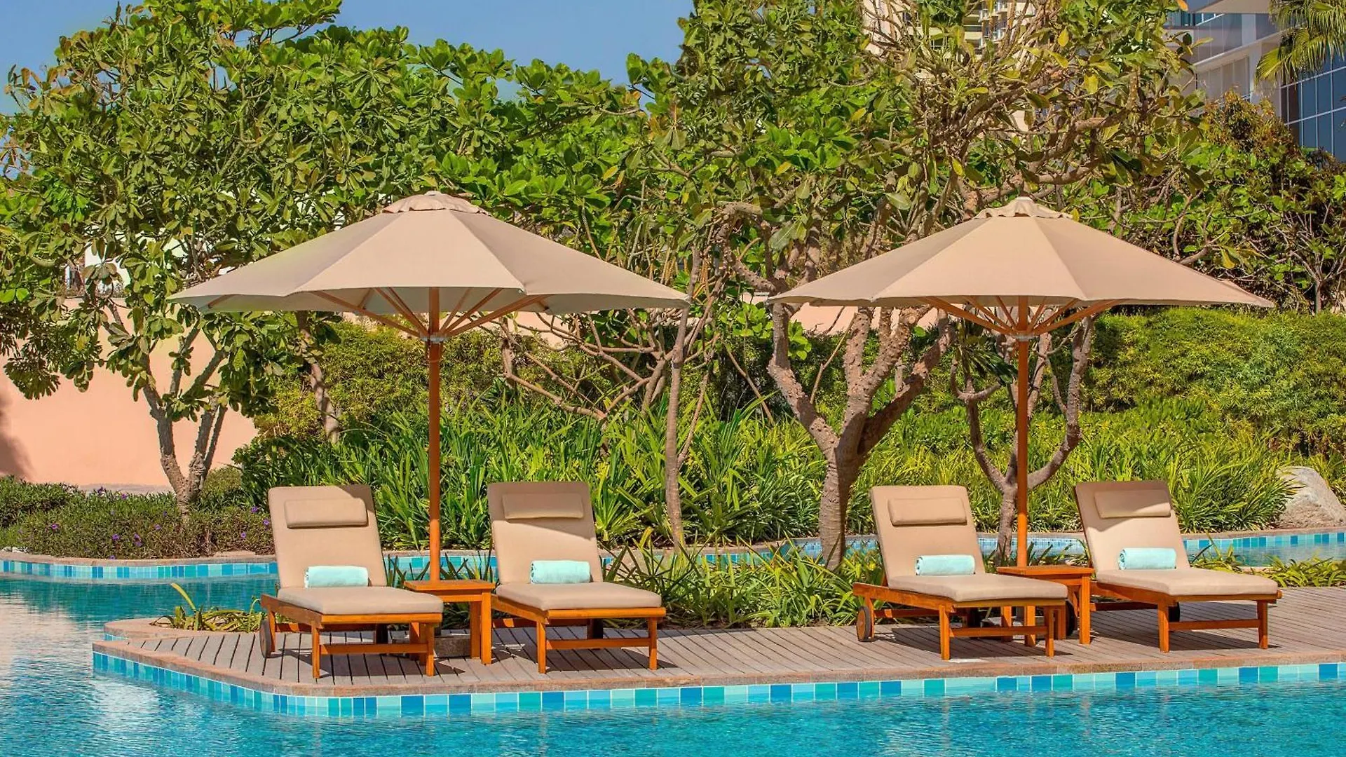 Resort The Ritz-Carlton, Dubai Hotel